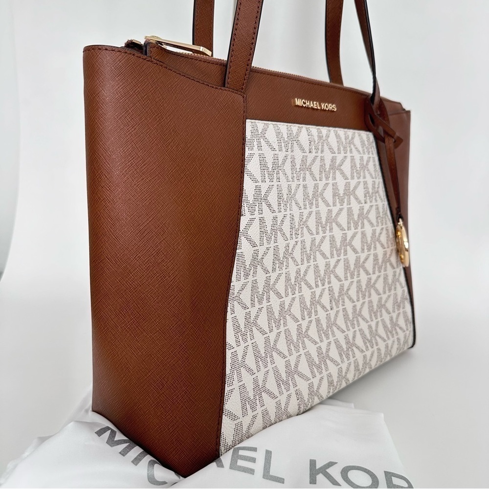 New Michael Kors Maddie Signature Tote  Carryall Bag in Vanilla - Picture 6 of 16